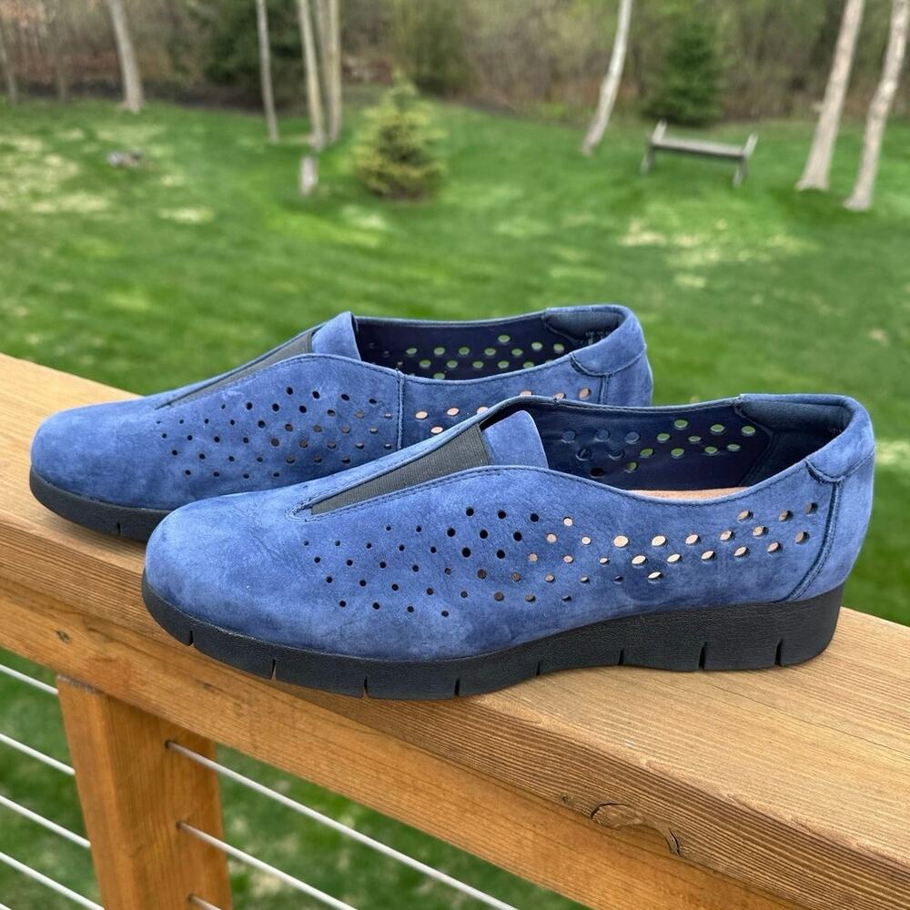 Clarks size 9.5 Daelyn Summit Blue Perforated Nubuck Suede Leather Loafers